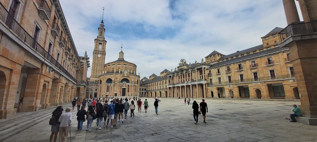 Les grandes différences entre les collèges et les universités